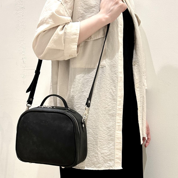 長財布も入ります！丸みがかわいいバッグのご紹介