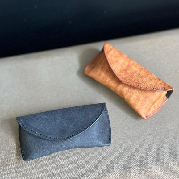 レザーメガネケース再入荷中です♪