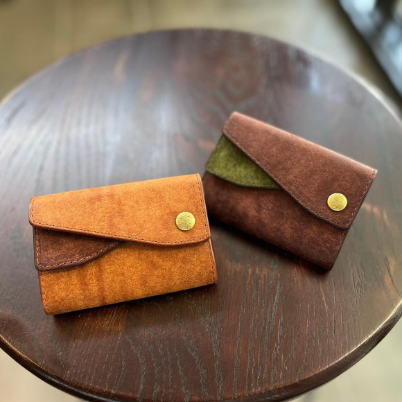 オールラウンダーな名刺入れのご紹介!!