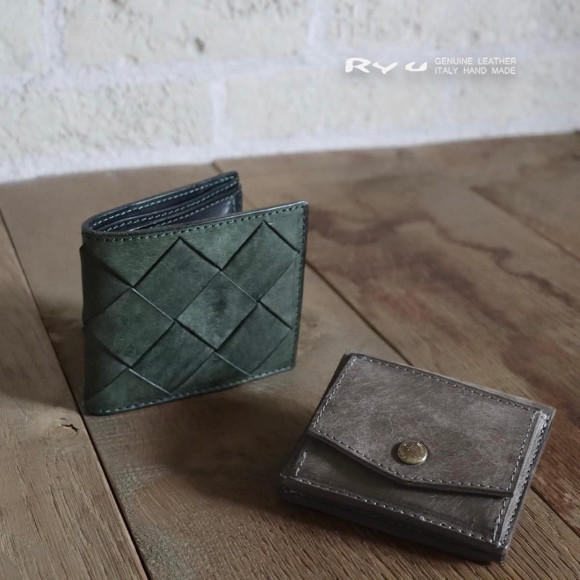 新素材を使った新作財布のご紹介です！