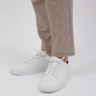 足元を笑う者は足元に泣く