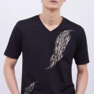 一枚でも映えるカットソー