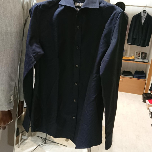 キレイなシャツですよ