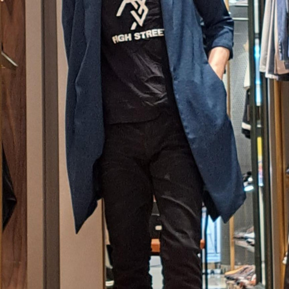 サラっと羽織れてシャープに決まる！