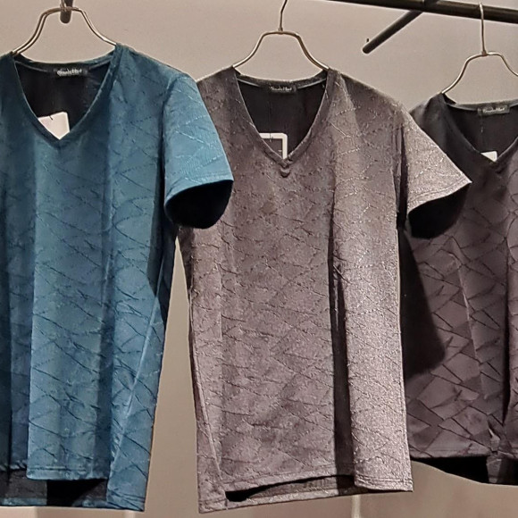 新たなTシャツで色気さえも醸し出す