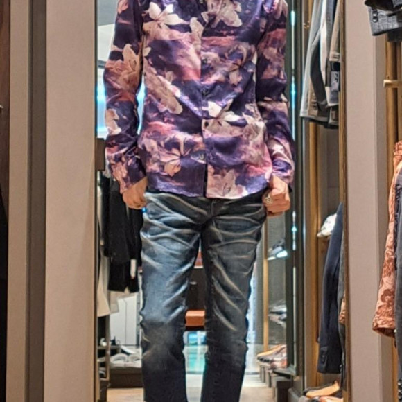 花柄シャツで華やかに