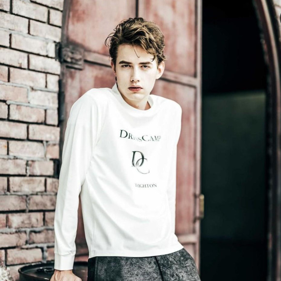 ロンTで秋のカジュアルスタイル