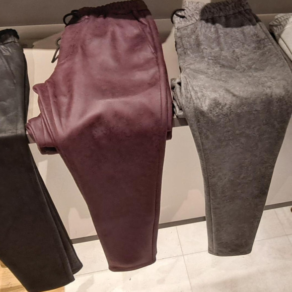 กางเกงที่ที่ง่ายอย่างง่ายๆ ไหม