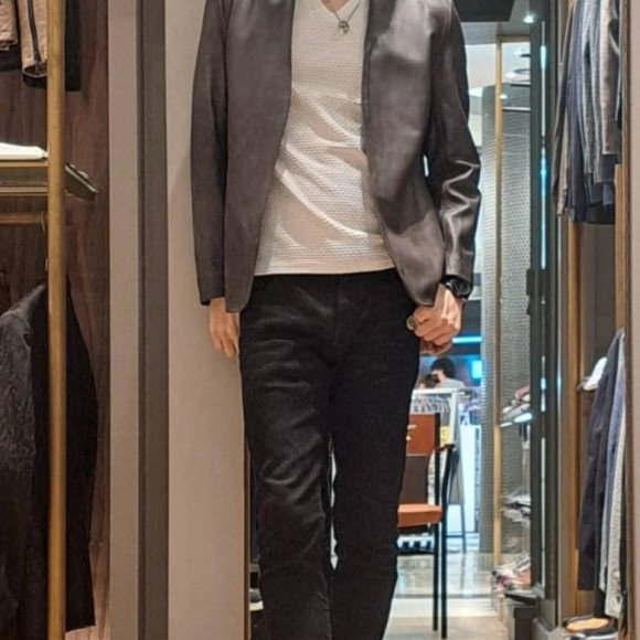 男の永遠のテーマ・レザーは襟なしを狙え