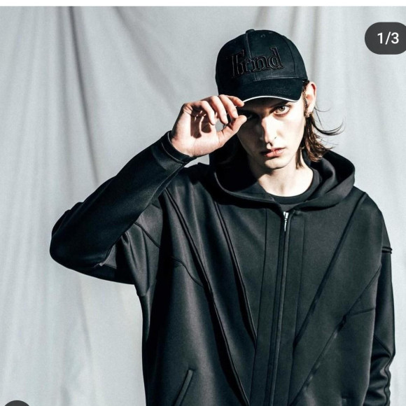 今年の秋は楽々パーカーで決まり！