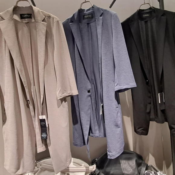 A thin Chester that can be worn in midsummer