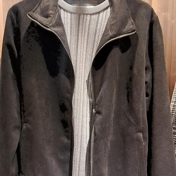 艶ありの上品ニット