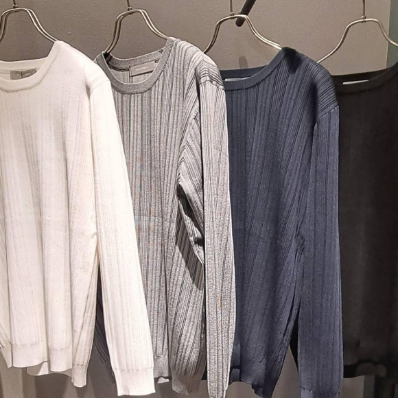 艶あり上品ニット