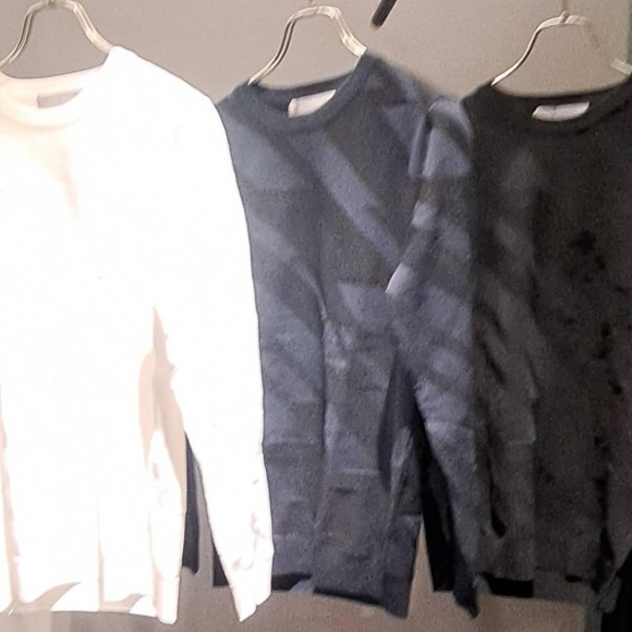 かさばらないニット