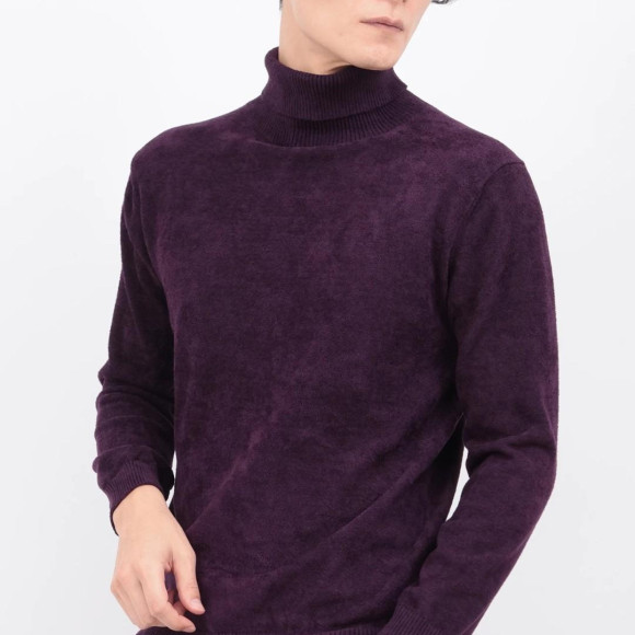 不吝啬的光滑高领针织衫