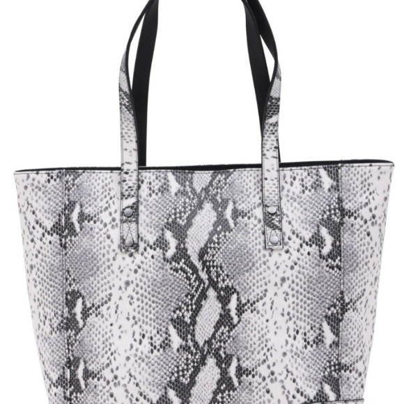 ニュートートバッグはロックな感じ