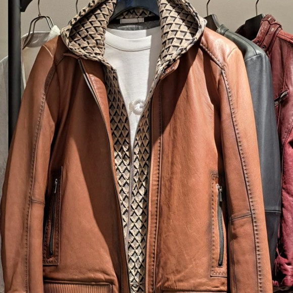 レザーも大変お買い得！！