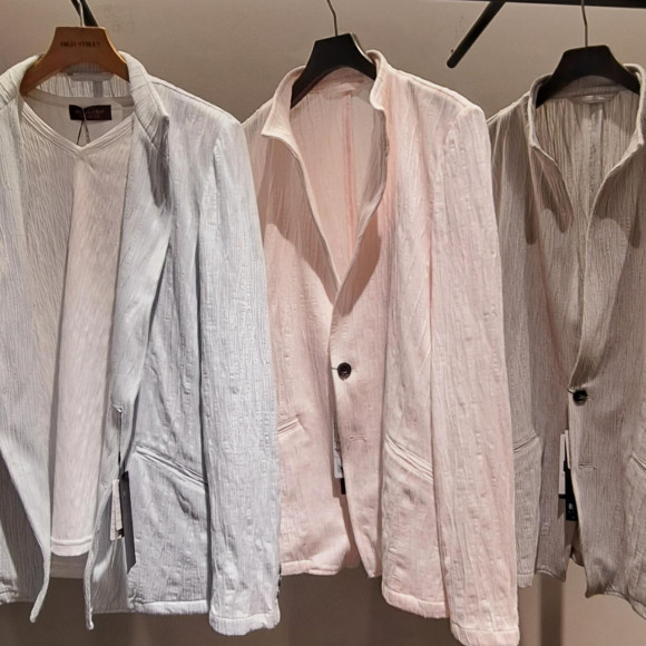 軽く羽織れる爽やかジャケット