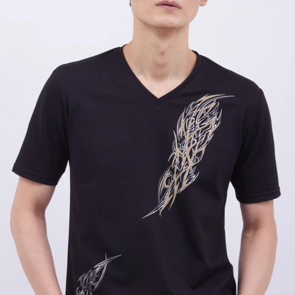 一枚でも映えるカットソー