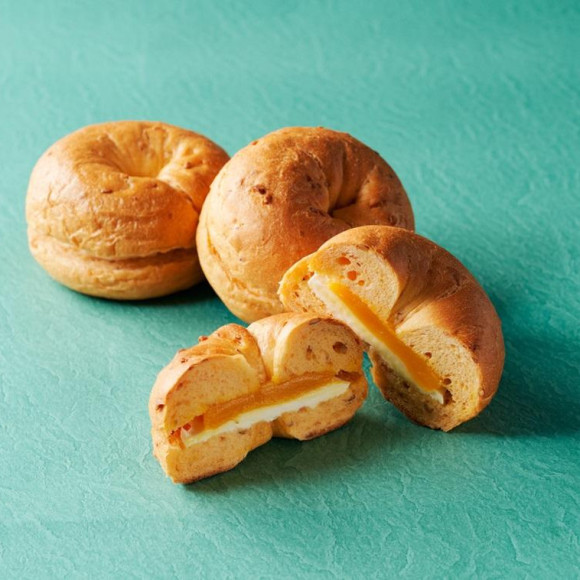 8月28日新発売‼　ベーグルサンド　パンプキン&クリームチーズ