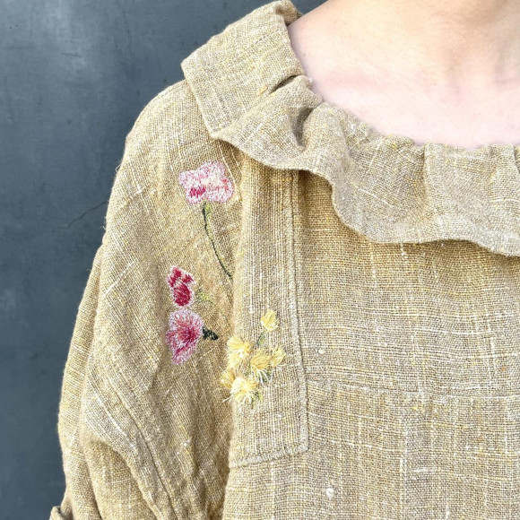 ざっくりリネンのフラワー刺繍ドレス