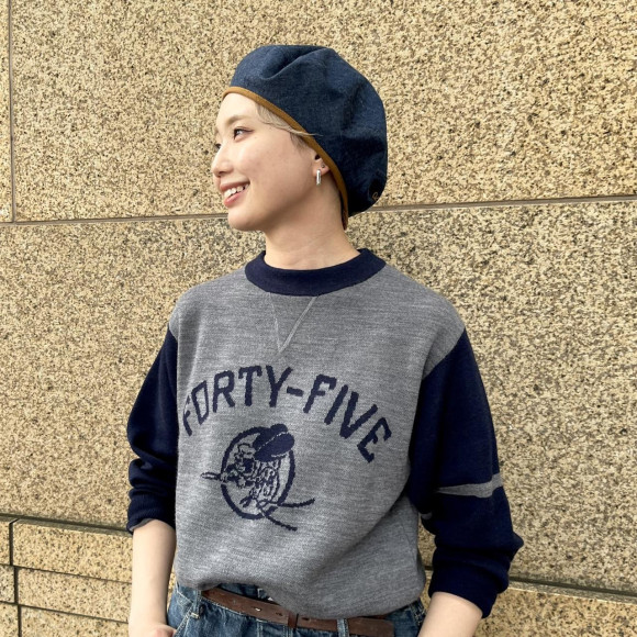 梳毛の908レタードTシャツ