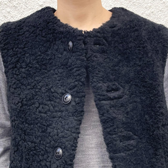 ウールボア×ナイロンのベスト