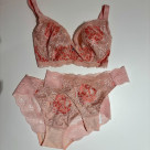 スッキリシルエットに仕上がるグラマーさん向けブラが入荷しております♥