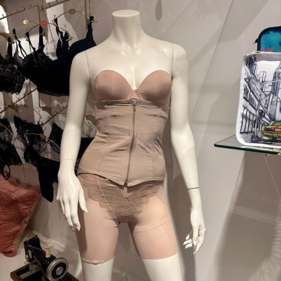 ストラップブラで春服をさらに楽しみましょう♪