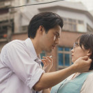 魅惑的な街・九龍を舞台に過去と現在が交錯するミステリー・ラブロマンス。映画『九龍ジェネリックロマンス』は８／２９（金）より上映開始です！