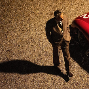 F1の帝王と呼ばれた男の情熱と狂気ーーー衝撃の実話『フェラーリ』７／５(金)より上映開始！！