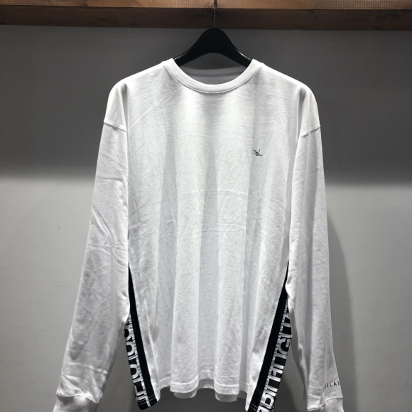 1PIU1UGUALE3 脇切替ロゴテープLS Tシャツ