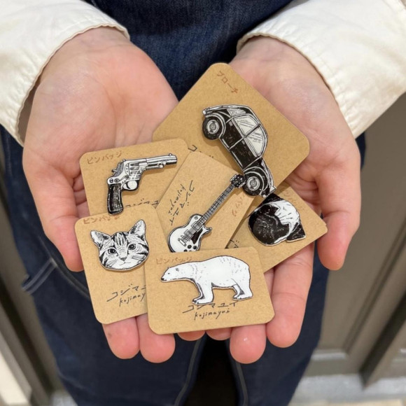 手書き風ブローチ ＊ 再入荷