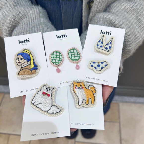刺繍のブローチとアクセサリー☆ 期間限定