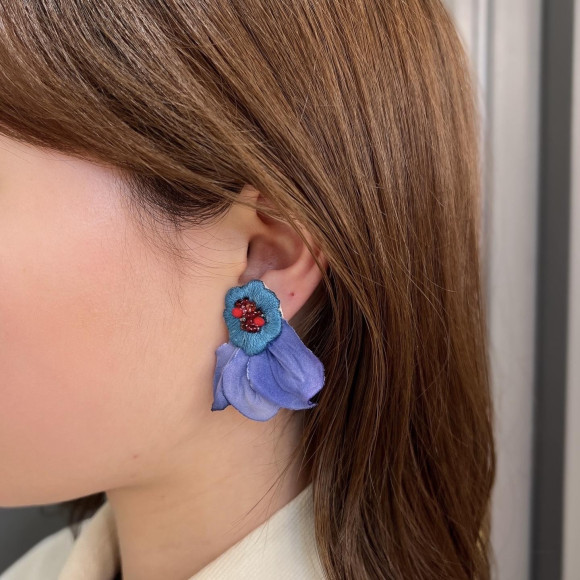 手刺繍とビーズのアクセサリー ⭐︎ 期間限定