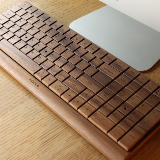 無機質なパソコン周りに温もりをプラスする木製キーボード「Full Ki-Board Wireless」
