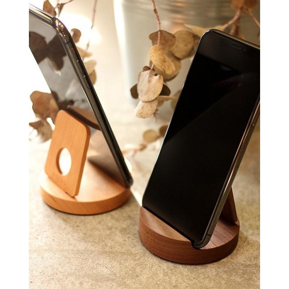 汎用性高い木製スマートフォンスタンド「Smartphone Stand」