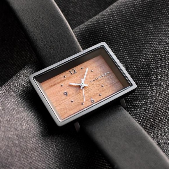 四角の文字盤に銘木を合わせた腕時計「WATCH 1200」