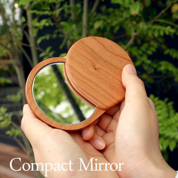 コンパクトな木製スライドミラー「Compact Mirror」