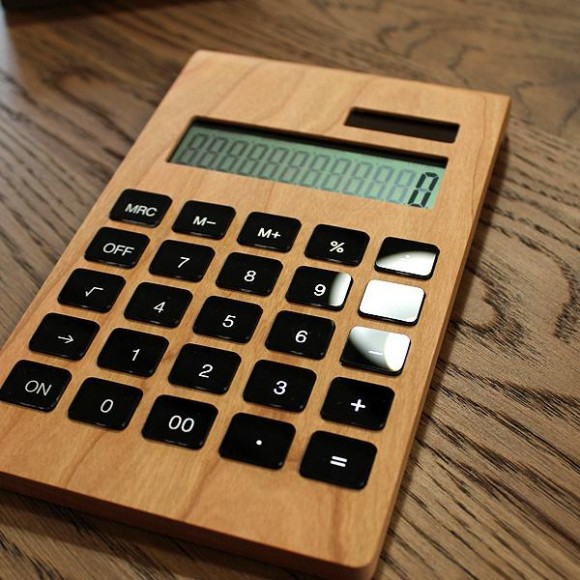 12桁表示の木製ソーラー電卓「Solar Battery Calculator Desk Type」