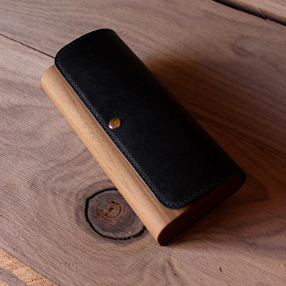 木と牛革のおしゃれな筆箱「Flap Pen Case」
