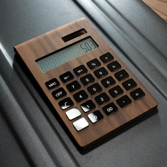 高級感漂う木製ソーラー電卓
