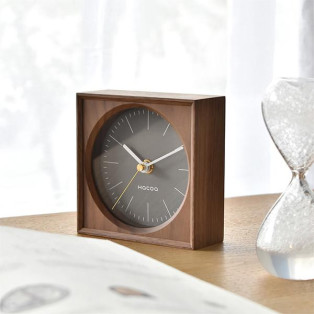 レトロモダンな木製時計「Frame Clock Mini」