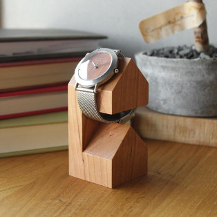 家型の木製腕時計スタンド「WatchStand House」