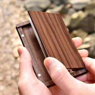 職人が作る木製名刺入れ「Hacoa CardCase」