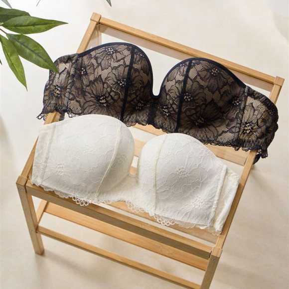 美シルエットのストラップレスブラ登場★