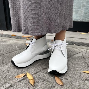 HARUTA     スニーカーライクのチャッカブーツ