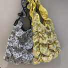 [เคียะเซะรินิ] กระเป๋าทอทแบ็ก floral design รอยจีบ