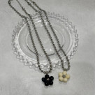 フラワーモチーフネックレス