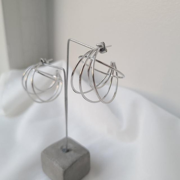 メタル フープ シャープライン ピアス